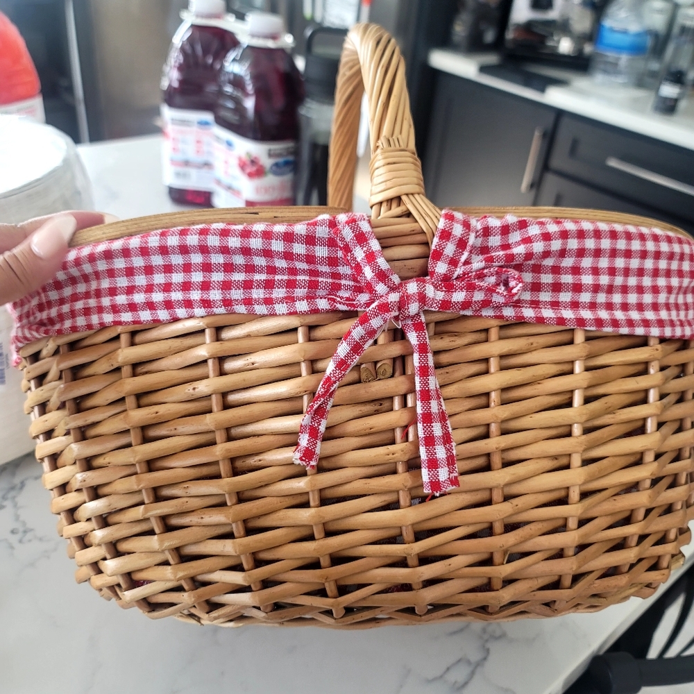​Picnic Time Wicker Picnic Basket Vintage  Red & White Gingham Liner Cottagecore - Picture 6 of 16